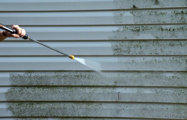 Cost of House Pressure Cleaning in Navarre