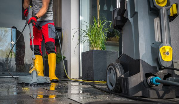 Cost of Commercial Pressure Cleaning in Navarre