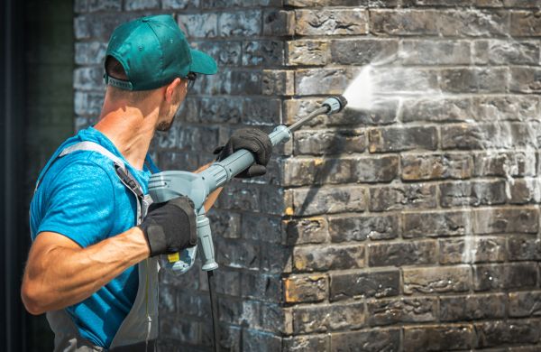 Cost of Brick House Washing in Navarre