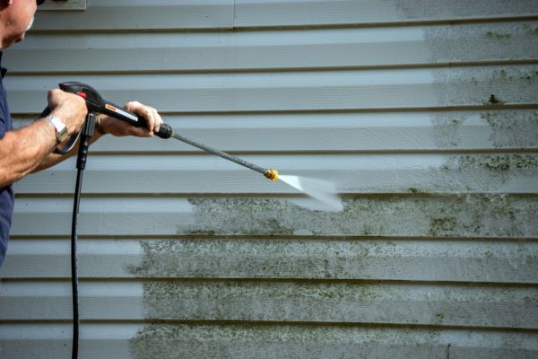 Cost of Vinyl Siding Power Washing in Navarre