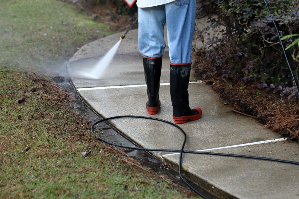 Cost of Sidewalk Pressure Cleaning in Navarre