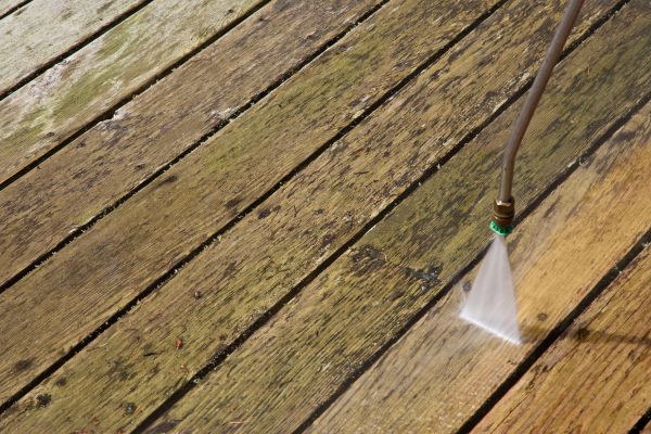 Cost of Deck Mold Removal in Navarre
