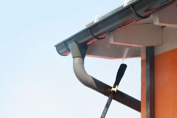 Cost of Eaves Power Washing in Navarre